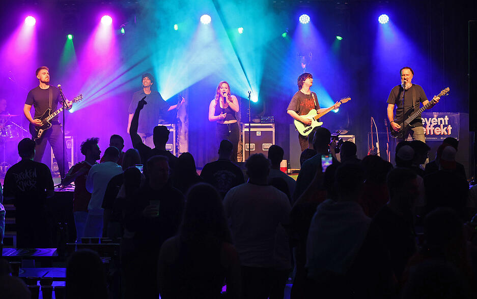 Das Freizeitturnier in Bad Rappenau verbindet Party, Wettbewerb und Teamgeist beim Bierpong.