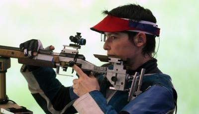 Sonja Pfeilschifter entspannt zwischen den Sch&uuml;ssen.