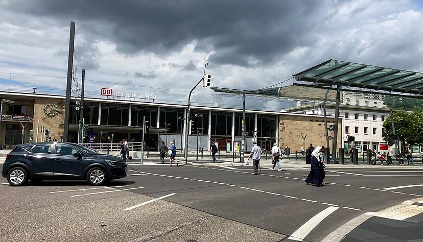 Die Ampel am Bahnhofsvorplatz k&ouml;nnte bald f&uuml;r Fu&szlig;g&auml;nger l&auml;nger gr&uuml;n sein.