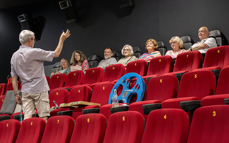 Die Zeit der Filmrollen (rechts) ist längst vorbei, heute ist alles digital, erklärt Gerd Hofmann Die Zeit der Filmrollen (rechts) ist längst vorbei, heute ist alles digital, erklärt Gerd Hofmann