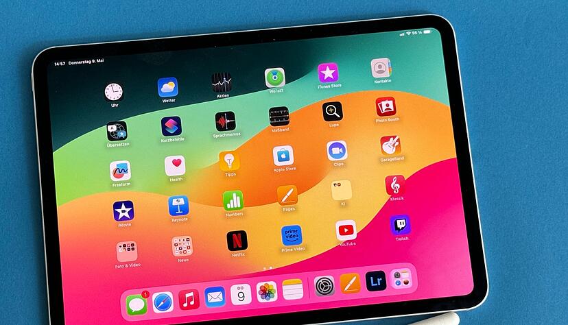 Im neuen iPad Pro steckt der leistungsstarke M4-Chip von Apple. Das Tablet hat ein OLED-Display, das f&uuml;r kr&auml;ftigere Farben sorgen soll. Durch die Kombination von zwei Panels will Apple eine hohe Leuchtkraft erreichen
