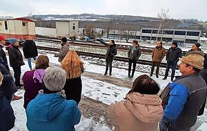 Bei einer Infoveranstaltung im Januar hatten sich bei Eiseskälte Einwohner, Bürgermeister und Planer zu einem Rundgang im Sanierungsgebiet aufgemacht. Bei einer Infoveranstaltung im Januar hatten sich bei Eiseskälte Einwohner, Bürgermeister und Planer zu einem Rundgang im Sanierungsgebiet aufgemacht.