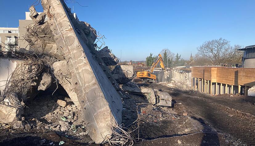 Abriss und Neubau des Rappsodie wird Bad Rappenau in den kommenden Jahr finanziell stark belasten. Es hat dennoch Priorit&auml;t f&uuml;r die Stadt.
Foto: Hoffmann