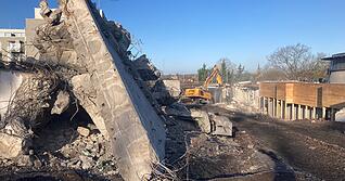 Abriss und Neubau des Rappsodie wird Bad Rappenau in den kommenden Jahr finanziell stark belasten. Es hat dennoch Priorit&auml;t f&uuml;r die Stadt.
Foto: Hoffmann