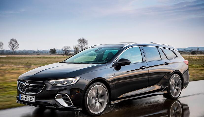 Tr&auml;nen vom Himmel zum Abschied von Nummer 2: Der Insignia B wartet immer noch auf einen Nachfolger.