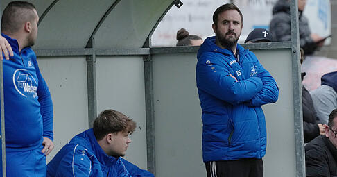Einen ernüchternden Nachmittag in Eppelheim erlebte Kirchardts Trainer Denis Schwager (rechts).