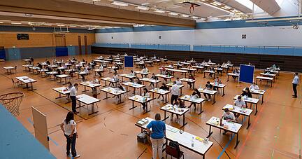 Abitur im vergangenen Jahr: Fürs Deutsch-Abitur ist das Justinus-Kerner-Gymnasium damals in die Weibertreuhalle gegangen.
Foto: Archiv/Berger