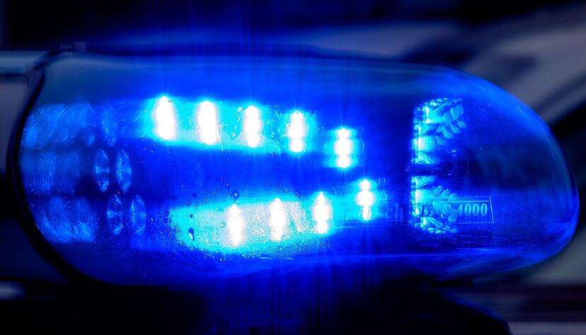 Die Polizei wurde nach Schüssen aus einem Fenster gerufen (Symbolbild) Die Polizei wurde nach Schüssen aus einem Fenster gerufen (Symbolbild)