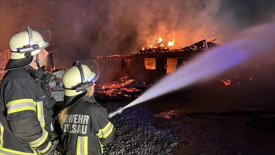 Die Polizei schätzt den Schaden auf etwa 1,5 Millionen Euro. Die Polizei schätzt den Schaden auf etwa 1,5 Millionen Euro.