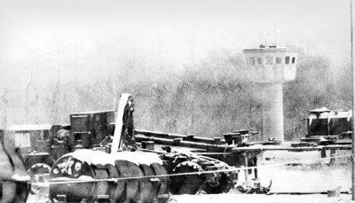 Der Unfallort im Januar 1985: Ein 3316 Grad heißer Feuerball war im Motor einer Rakete entstanden und tötete drei US-Soldaten. Auslöser war eine elektrostatische Entladung im Raketentreibstoff, hieß es im Abschlussbericht.Fotos: Archiv/dpa,Eisenmenger
