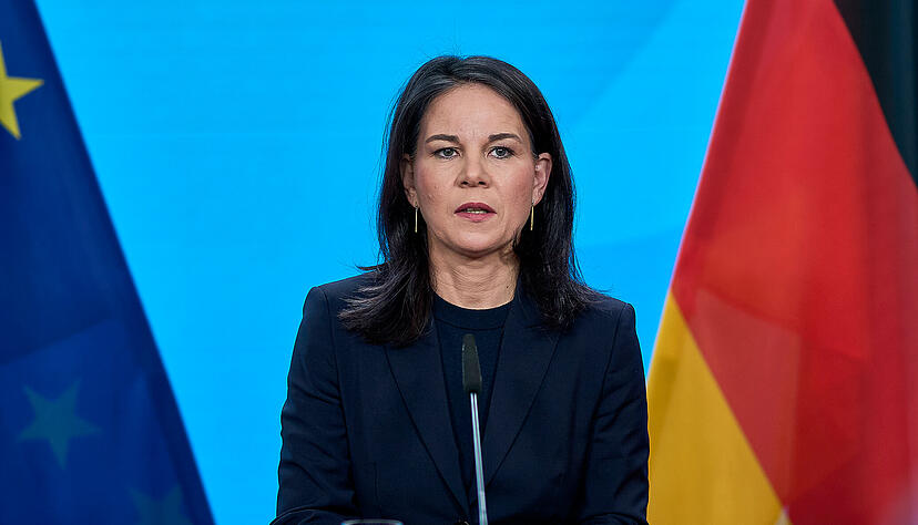 Annalena Baerbock (Bündnis 90/Die Grünen), Außenministerin, gibt ein Statement zum Eklat im Oval Office.