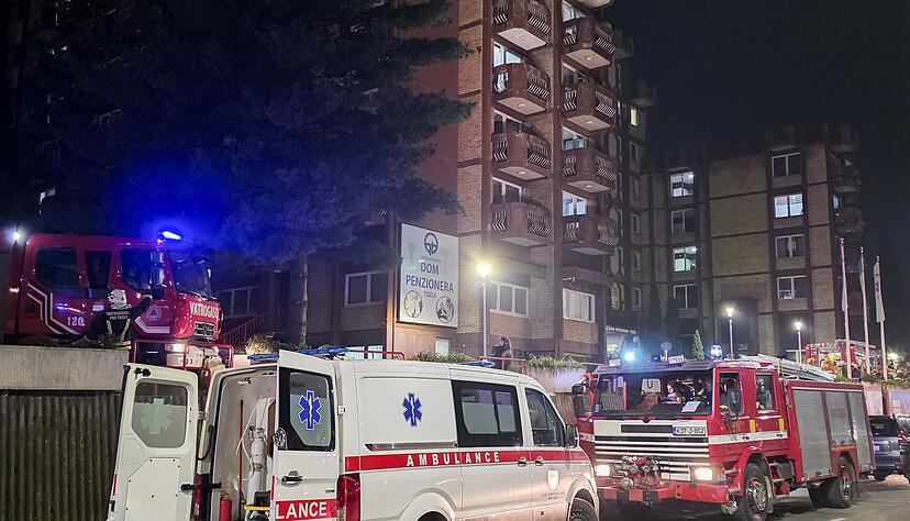 Beim Brand in einem Altenheim in der bosnischen Stadt Tuzla kamen mindestens elf Menschen ums Leben.
