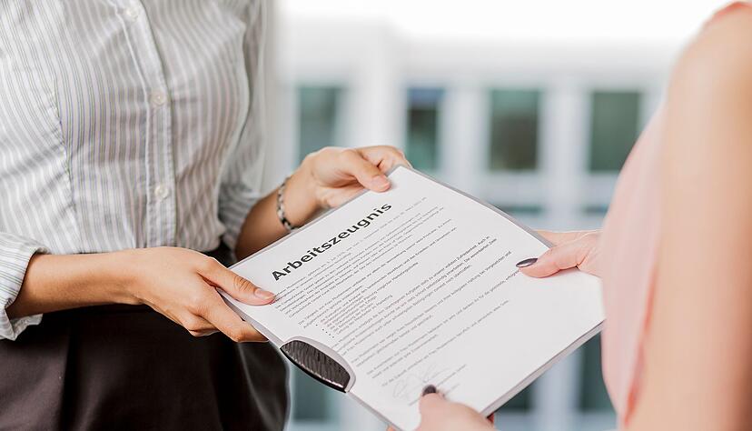 Mit einem Arbeitszeugnis, in dem schlechter als "gut" bewertet wird, gestaltet sich die Jobsuche schwierig.