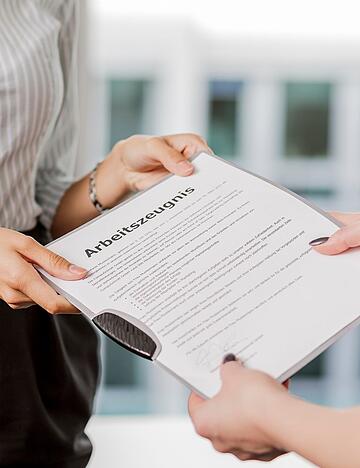 Mit einem Arbeitszeugnis, in dem schlechter als "gut" bewertet wird, gestaltet sich die Jobsuche schwierig.