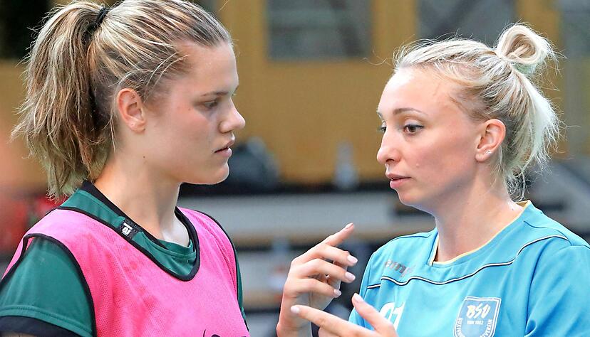 Michelle Goos (rechts) im englischen Gespr&auml;ch mit Roberta Ivanauskaite.