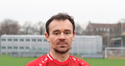 Ob sich der Öhringer Trainer Viktor Deibert wie in einigen Testspielen das Trikot überziehen muss, bleibt abzuwarten. Geplant ist es eigentlich nicht.
Foto: Marc Schmerbeck
