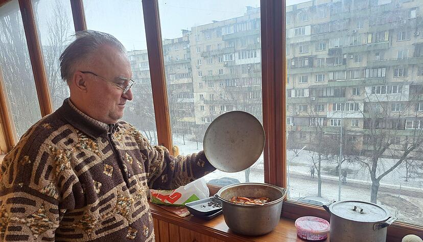 Bei winterlichen Temperaturen werden die in ukrainischen St&auml;dten &uuml;blichen verglasten Balkons zu K&uuml;hlschr&auml;nken. (Archivbild)