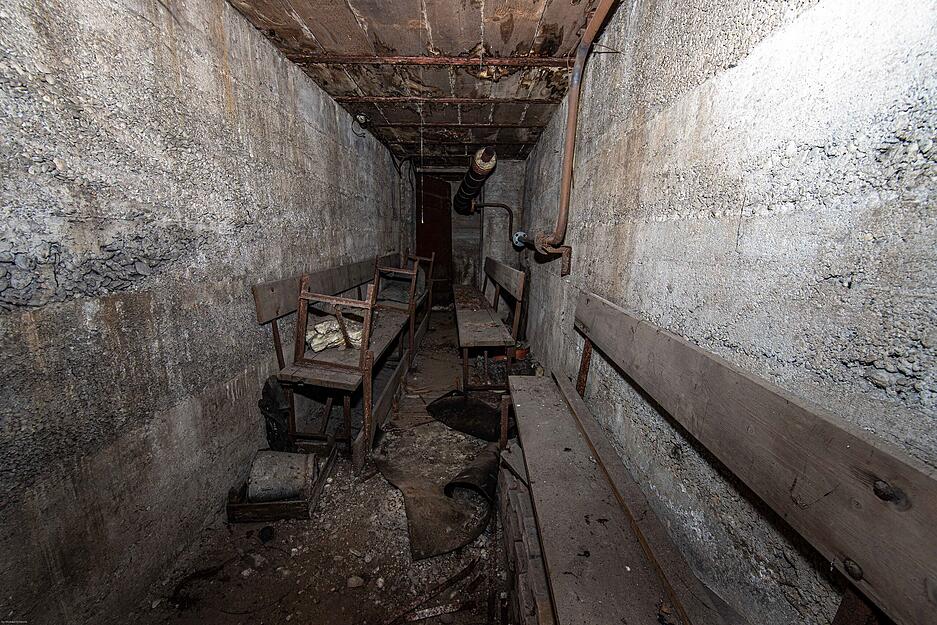 Ein langer Gang führte zu einem größeren Raum unter der Werkhalle. Dieser ist inzwischen aber verfüllt. Ein langer Gang führte zu einem größeren Raum unter der Werkhalle. Dieser ist inzwischen aber verfüllt.