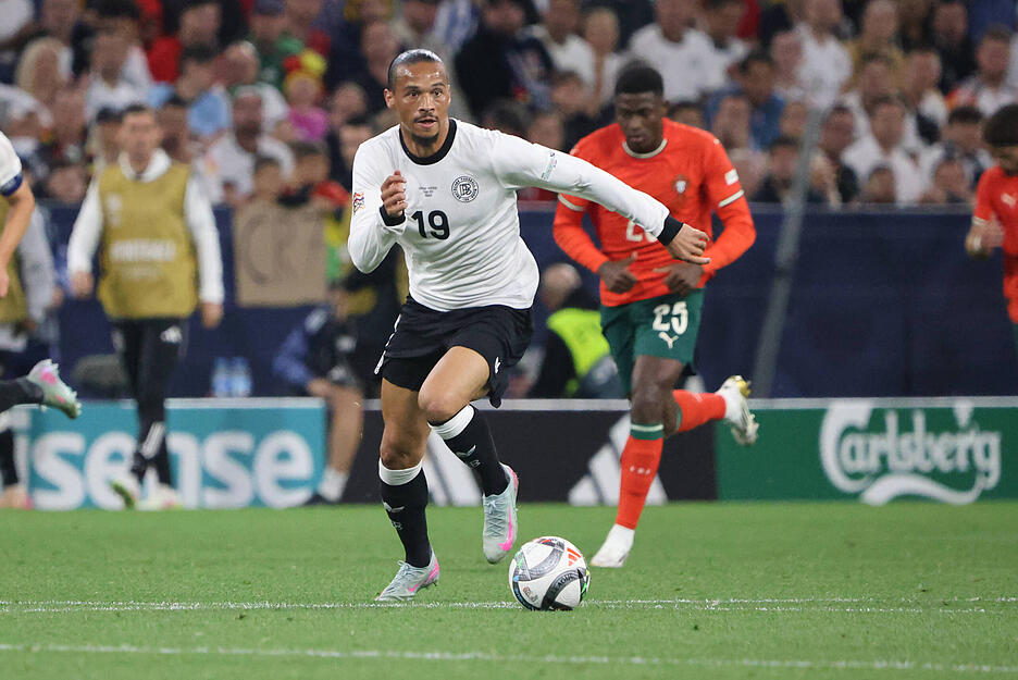 Leroy Sane: Selten auffällig, aber wenn er am Ball war, dann gefährlich. Sorgte durch Überraschungsmomente in Halbzeit eins für Gefahr. In der zweiten Halbzeit erstmal nicht zu sehen. Note: 4