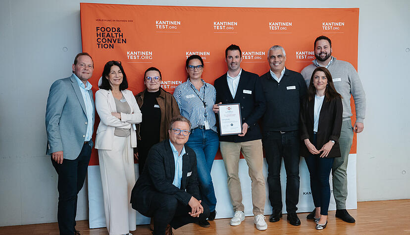 Das Team des Restaurants am Stiftsberg um Hernan de la Vega (3.v.r.) erhielt die Maximalzahl von f&uuml;nf Sternen.