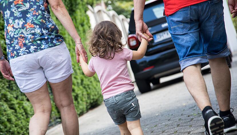 Unzumutbar viele Fahrten: Gericht muss Gro&szlig;eltern mit Sorgeaufgaben anh&ouml;ren