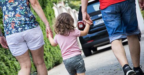Unzumutbar viele Fahrten: Gericht muss Großeltern mit Sorgeaufgaben anhören Unzumutbar viele Fahrten: Gericht muss Großeltern mit Sorgeaufgaben anhören