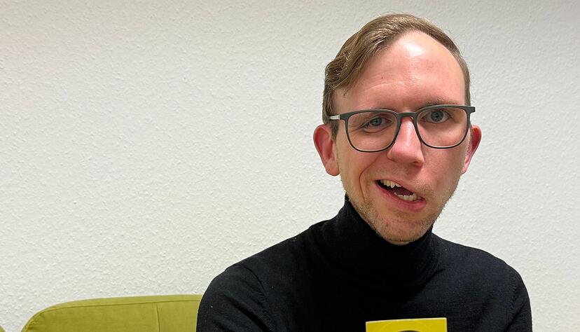 Mit einem Smiley mit schr&auml;gem Grinsen wirbt Friederich f&uuml;r seine Mutmacher-Aktion.