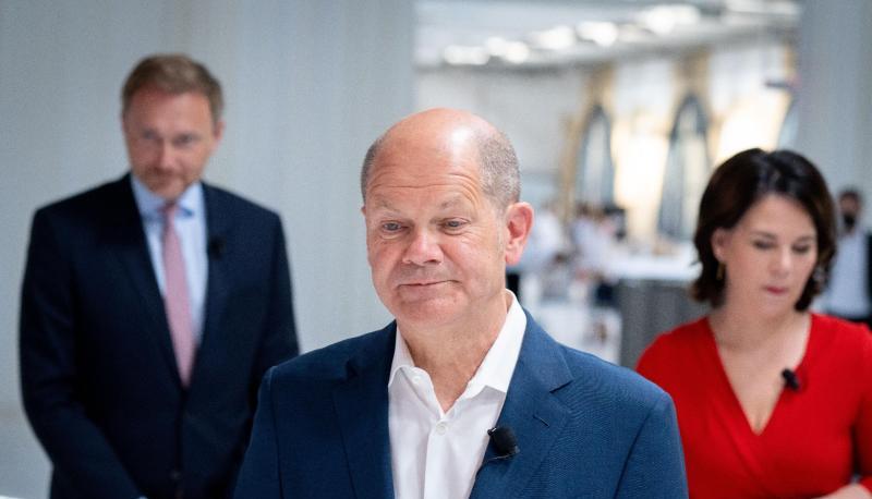 Olaf Scholz, Annalena Baerbock und Christian Lindner: Die Ampel-Koalition&auml;re haben sich auf eine Verteilung der Ministerien geeinigt.