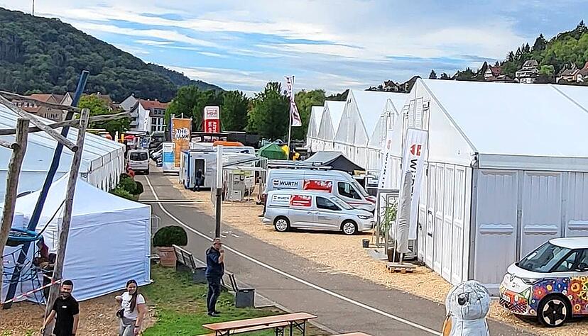 Die Stände und Hallen auf den Künzelsauer Wertwiesen stehen für die Messebesucher bereit. Die Stände und Hallen auf den Künzelsauer Wertwiesen stehen für die Messebesucher bereit.