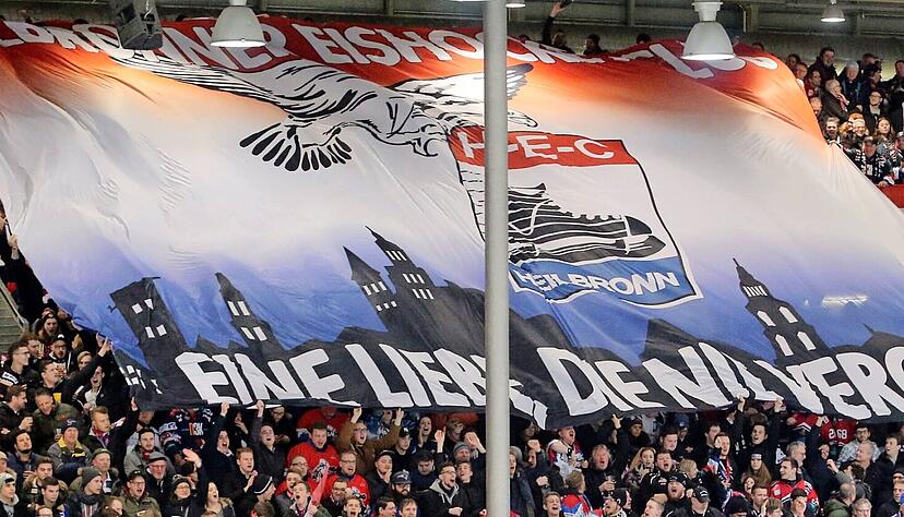 Die Liebe der Fans ist durch den Oberliga-Abstieg nicht vergangen. Von Liebe allein werden die Heilbronner Falken aber nicht dauerhaft leben können. Foto: Archiv