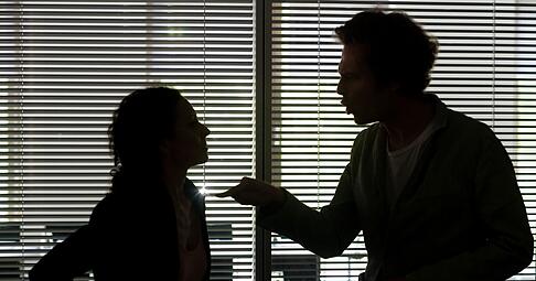 Kurze Zündschnur? Wer seine Aggression schlecht kontrollieren kann, sollte sich Hilfe holen – bevor sie in Gewalt umschlägt.