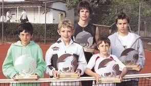 Sie waren nicht zu schlagen: Benjamin Schweizer (v. l./U14), Dominik Dutz (U12), Marc Scheper (U16), Marcus Wunder (U10) und Yannick Weber (U18).Foto: Stahl