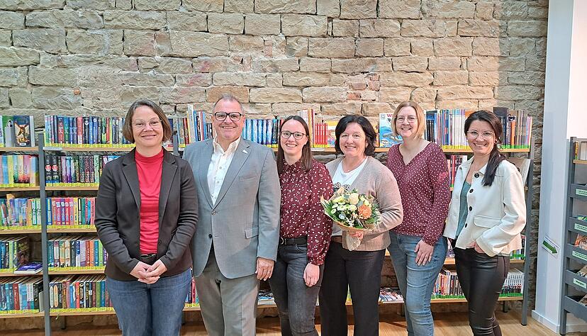 Eppingen hat eine neue Stadtb&uuml;cherei-Leiterin. Melissa Malsch (Dritte von links) ist seit dem 1. April dort angestellt.