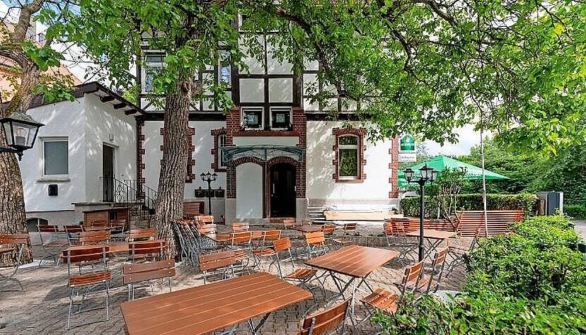 Der Biergarten des Volksgartens bietet 50 G&auml;sten Platz. Im Restaurant sind es 80 Pl&auml;tze.