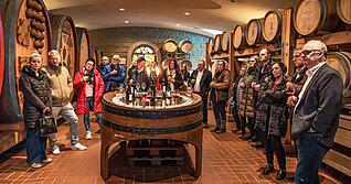 Stimmungsvoller Wein-Quiz-Siegerabend im Schatzkeller der F&uuml;rstenfass-Weinkellerei Hohenlohe.