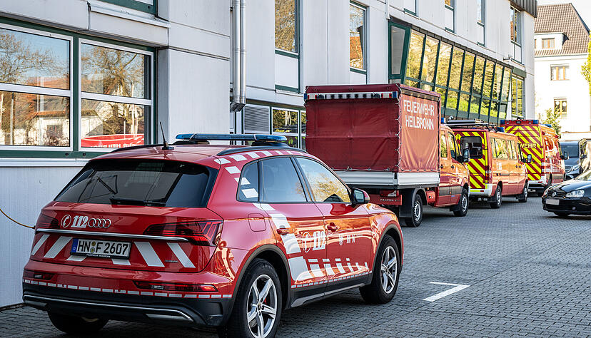 Aufgrund des Platzmangels in der Beethovenstra&szlig;e m&uuml;ssen Einsatzfahrzeuge dauerhaft im Freien abgestellt werden.