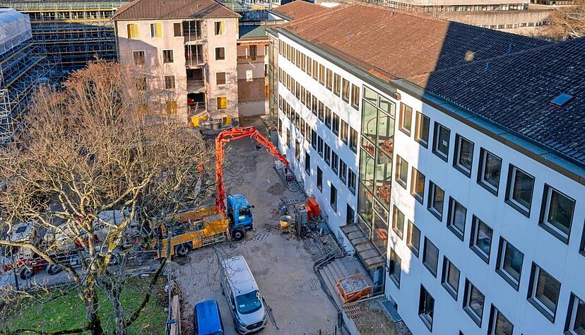 Das Heilbronner Amtsgericht wird derzeit aufwendig saniert. Das Land investiert 23 Millionen Euro. 2028 soll das Geb&auml;ude &uuml;bergeben werden.