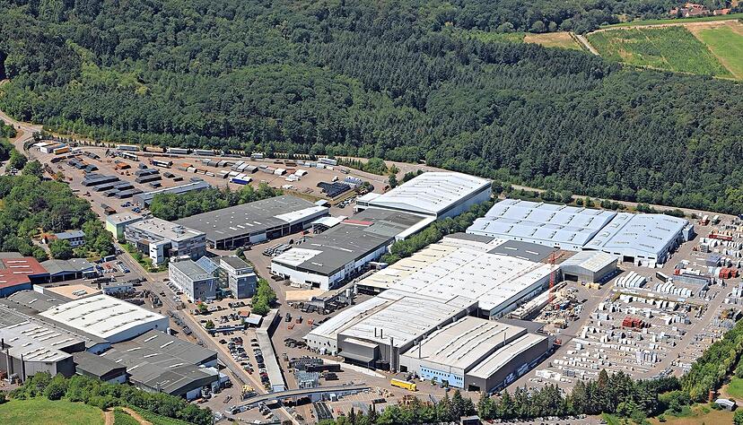In Güglingen-Eibensbach ist die Zentrale des Gerüstbauers Layher. Das Unternehmen ist der größte Arbeitgeber im Zabergäu.
Foto: Archiv In Güglingen-Eibensbach ist die Zentrale des Gerüstbauers Layher. Das Unternehmen ist der größte Arbeitgeber im Zabergäu.
Foto: Archiv