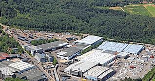 In Güglingen-Eibensbach ist die Zentrale des Gerüstbauers Layher. Das Unternehmen ist der größte Arbeitgeber im Zabergäu.
Foto: Archiv In Güglingen-Eibensbach ist die Zentrale des Gerüstbauers Layher. Das Unternehmen ist der größte Arbeitgeber im Zabergäu.
Foto: Archiv