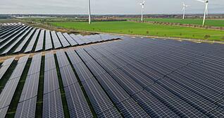 Windenergie und Photovoltaik stellen wichtige Pfeiler im Ausbau der Erneuerbaren Energien dar.