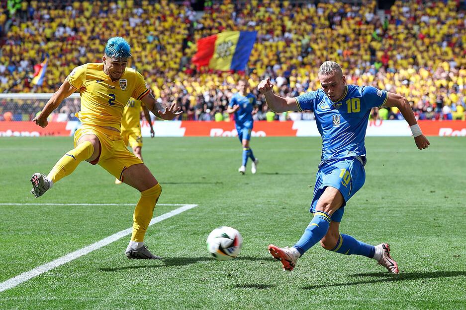 Rumäniens Andrei Ratiu mit blauen Haaren für Aufsehen STIMME.de