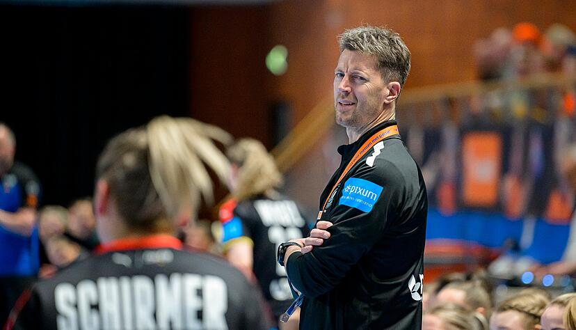 Bundestrainer Markus Gaugisch wünscht der Sport-Union die sportliche Wende und schätzt Torhüterin Sarah Wachter. Bundestrainer Markus Gaugisch wünscht der Sport-Union die sportliche Wende und schätzt Torhüterin Sarah Wachter.