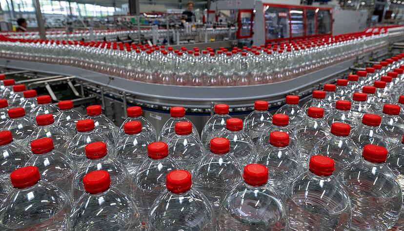 Das Unternehmen Roxane GmbH aus Jessen hat mehrere Mineralwasser wegen Verunreinigung zurückgerufen. Das Unternehmen Roxane GmbH aus Jessen hat mehrere Mineralwasser wegen Verunreinigung zurückgerufen.