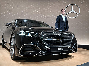 Mercedes-Chef Ola K&auml;llenius an der aufgefrischten S-Klasse. Neben dem Flaggschiff kommen in diesem Jahr zahlreiche E-Autos auf den Markt.