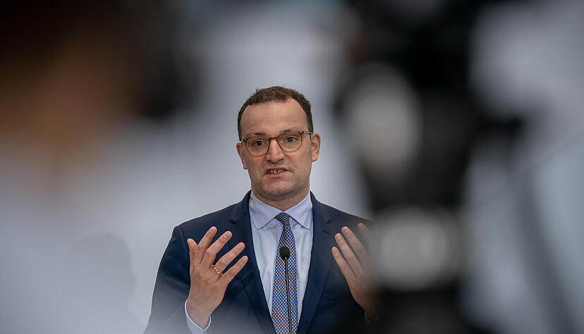 Wenn der Bundestag eine Pandemie ausruft, soll Gesundheitsminister Jens Spahn k&uuml;nftig mehr Befugnisse erhalten. Gegen das Gesetz regt sich Widerstand. Foto: dpa