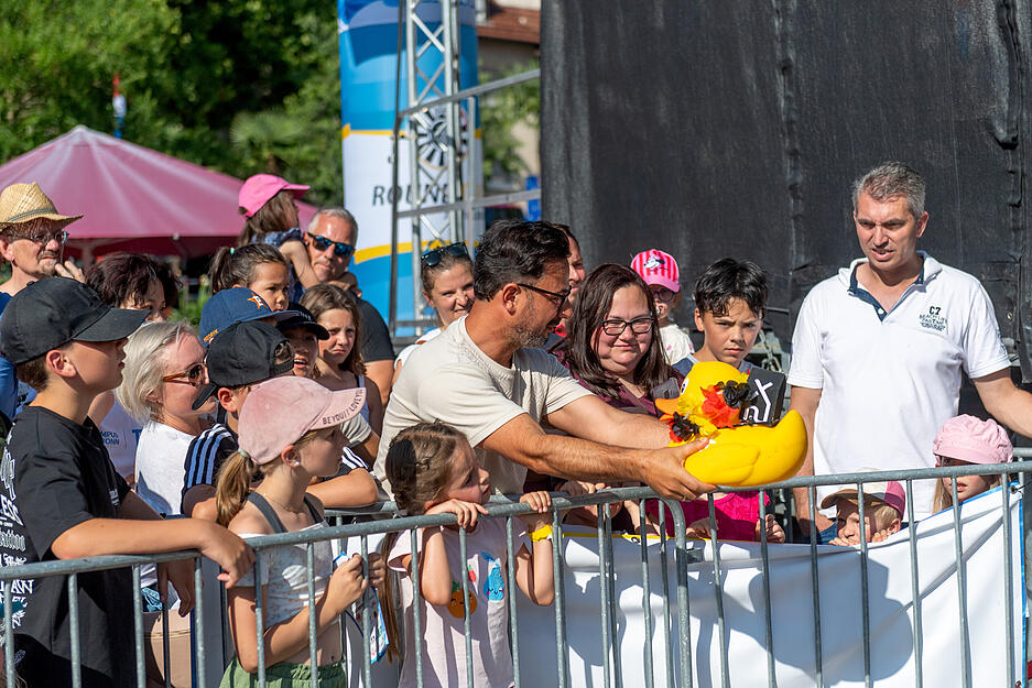 Wer während des Heilbronner Lichterfests ein Los gekauft hat, kann nicht nur auf einen Gewinn hoffen, sondern unterstützt damit auch soziale Projekte. Wer während des Heilbronner Lichterfests ein Los gekauft hat, kann nicht nur auf einen Gewinn hoffen, sondern unterstützt damit auch soziale Projekte.