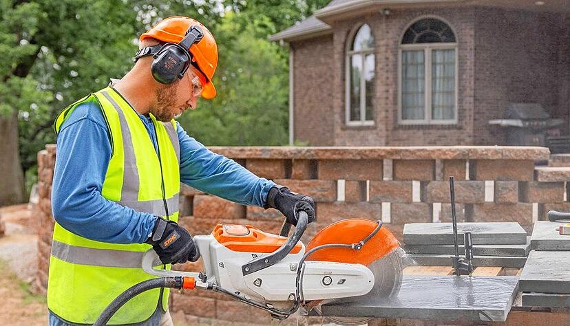 Stihl aus Waiblingen ist Weltmarktf&uuml;hrer bei Motors&auml;gen. Das Unternehmen droht damit, die Produktion aus Deutschland ins Ausland zu verlagern.