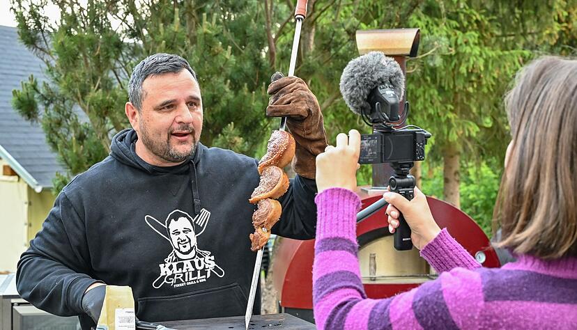 440.000 Abonnenten folgen dem Kultgriller auf seinem Youtube-Kanal. 440.000 Abonnenten folgen dem Kultgriller auf seinem Youtube-Kanal.