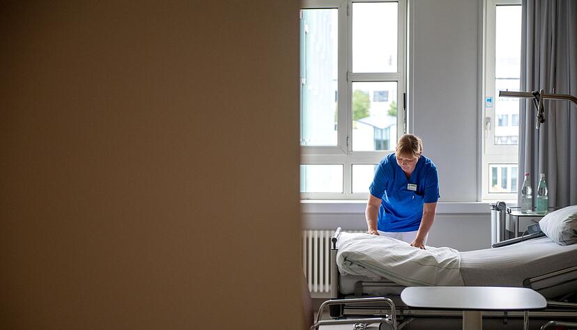 Palliativpflege leistet einen wertvollen Beitrag zur Verbesserung der Lebensqualität schwerstkranker Menschen, verdient jedoch mehr Aufmerksamkeit und Wertschätzung in der Gesellschaft. Palliativpflege leistet einen wertvollen Beitrag zur Verbesserung der Lebensqualität schwerstkranker Menschen, verdient jedoch mehr Aufmerksamkeit und Wertschätzung in der Gesellschaft.