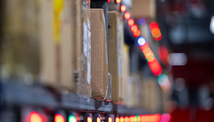 Der deutsche Zoll untersucht Pakete an Flughäfen stichprobenartig.